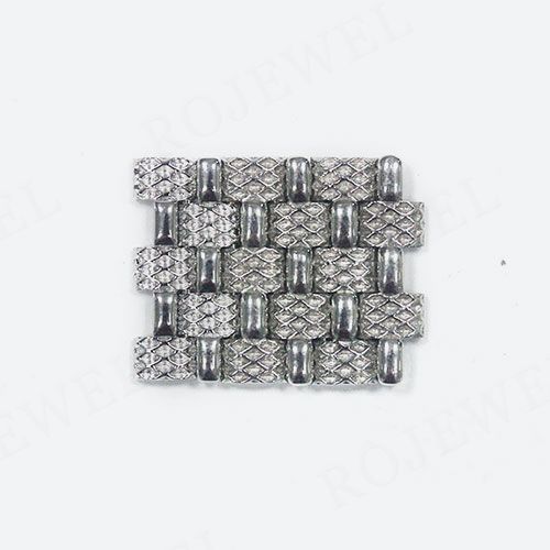 給Piaget伯爵手表制加一節(jié)金屬表帶