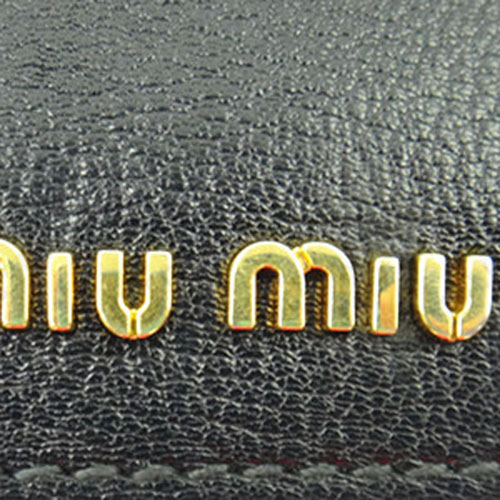 MIUMIU包LOGO修補