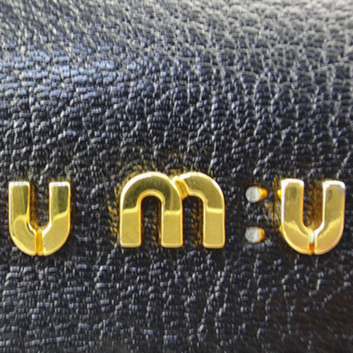 MIUMIU包LOGO修補(bǔ)