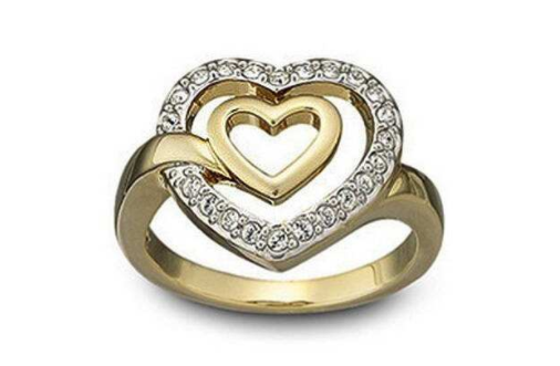 施華洛世奇戒指小了 施華洛世奇戒指小了