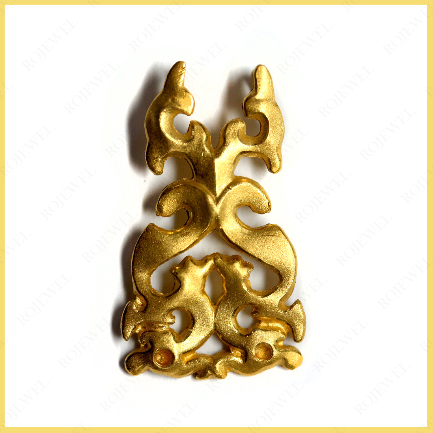 24K金吊墜補(bǔ)水晶修復(fù)前后對(duì)比