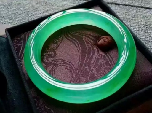 玉鐲斷了怎么辦？哪里可以修復？