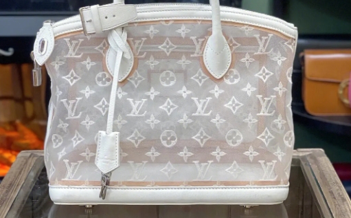 Lv白色包包清洗養(yǎng)護(hù)翻新維修