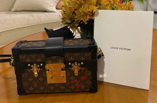 如何修復(fù) LV Petite Malle 邊油磨損