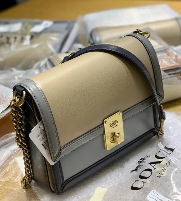 如何正確保養(yǎng)蔻馳包包(了解包包保養(yǎng)方法和技巧) 如何正確保養(yǎng)蔻馳包包(了解包包保養(yǎng)方法和技巧)