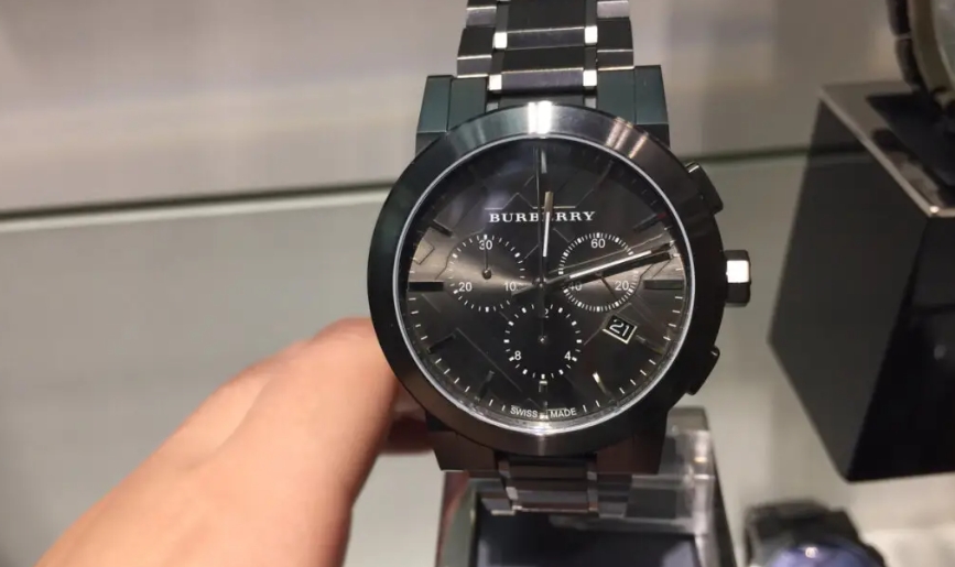 如何鑒別巴寶莉手表的真?zhèn)? style=