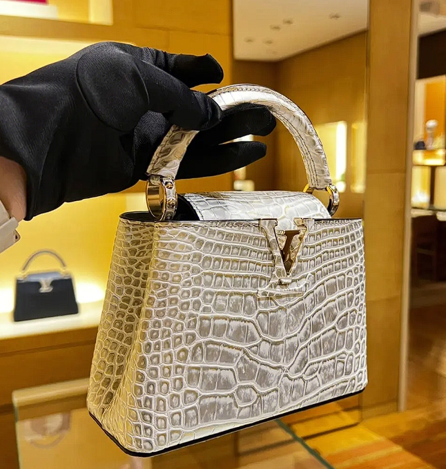 lv包包的皮是什么皮？lv皮包怎么保養(yǎng)和清洗？