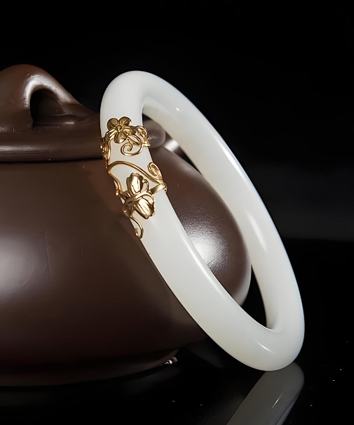 玉鐲包金與K金鐲子的區(qū)別是什么？如何判斷玉鐲包金的玉質(zhì)優(yōu)劣？