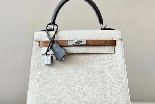 愛馬仕包包清潔對(duì)包包的外觀有何影響？如何保養(yǎng)愛馬仕包包的拉鏈？