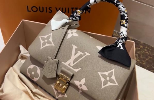 LV包包維修可以修復布料嗎？LV包包維修可以修復金屬銹蝕嗎？
