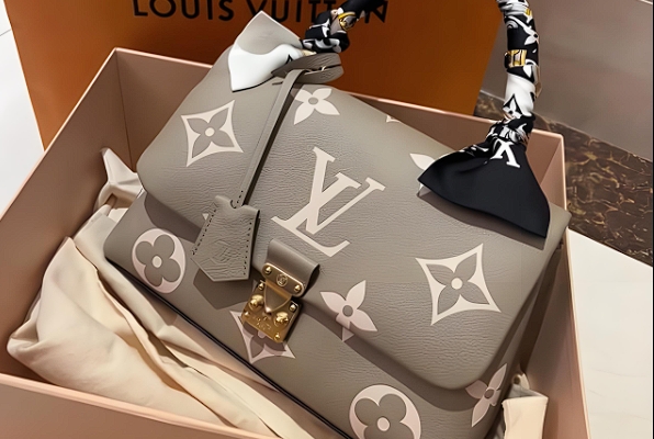 lv包包染色怎么清洗？lv包包染色清洗去哪里？