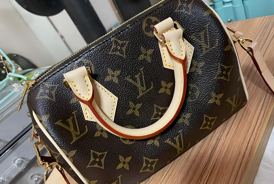 LV 包包的邊角磨損，維修大概需要多少錢(qián)？