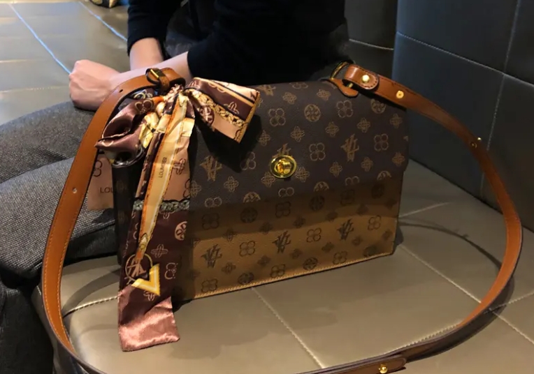 LV包包維修可以修復(fù)斷裂的手柄嗎？去哪里修復(fù)？