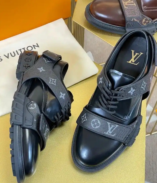 皮鞋維修翻新?lián)Q底多少錢？皮鞋換底去哪里？