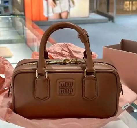 miumiu包包維修多少錢？miumiu包包哪里能專業(yè)維修？