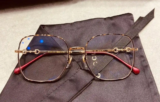 gucci眼鏡鏡腿掉了能修嗎多少錢？