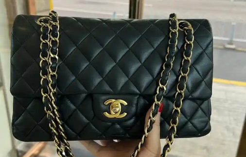 香奈兒流浪包劃痕修復(fù)要多少錢？去哪里修復(fù)？