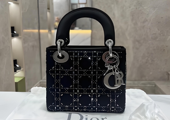 迪奧（Dior）戴妃包劃痕修復(fù)價格是多少？