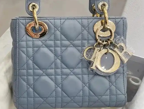 Dior包包劃痕修復(fù)全解析：專業(yè)護(hù)理與DIY對(duì)比！