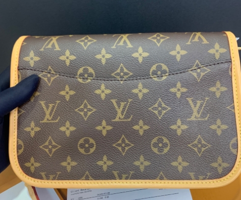 包包皮質(zhì)干裂怎么救？清潔保養(yǎng)修復指南