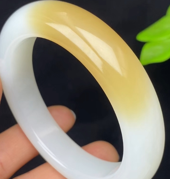 修復(fù)一個玉鐲要多少錢？玉鐲修復(fù)去哪里靠譜？